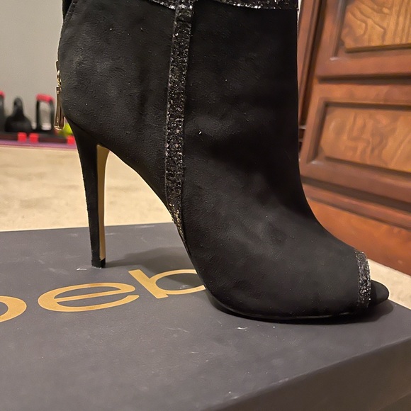 BEBE Adalyyn Open Toe Bootie. Size 10 - Picture 4 of 5